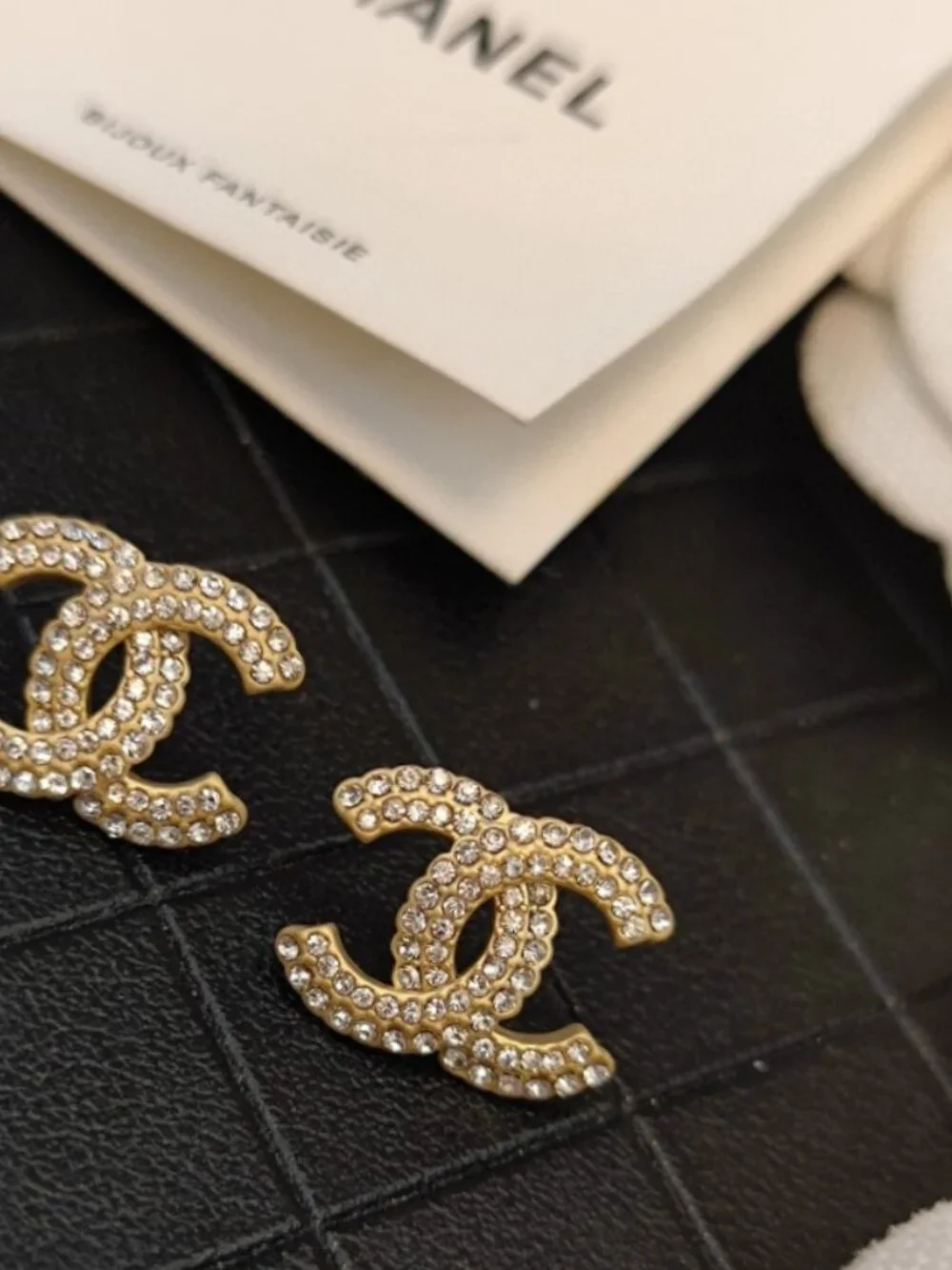 Chanel earrings with box - Picture 5 of 5